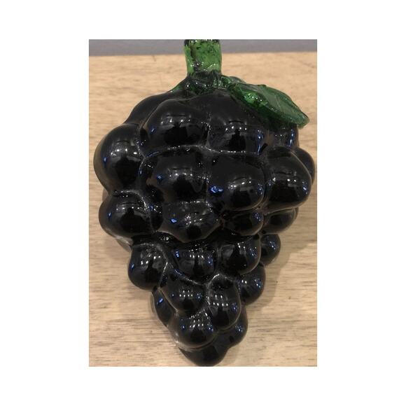 VTG Art Glass Molded Cluster of Purple Grapes With Green Leaf And Stem - Picture 2 of 2